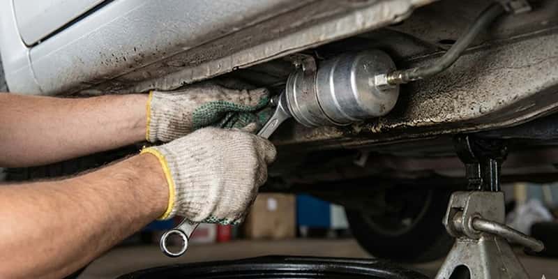 cambiar filtro de gasolina auto