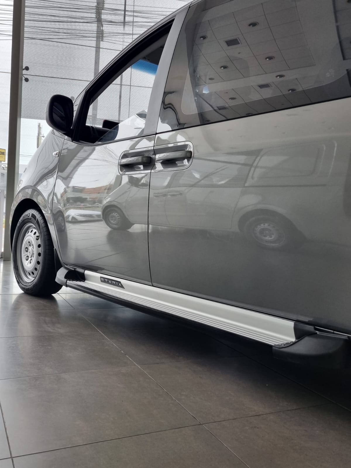 Juego de Estribos Laterales Staria