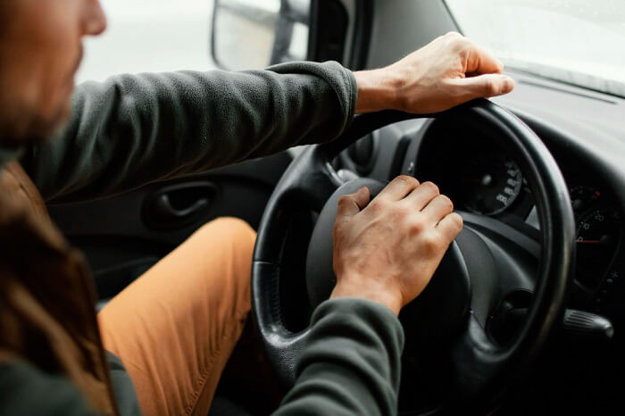Por qué vibra el carro al frenar y cómo solucionarlo